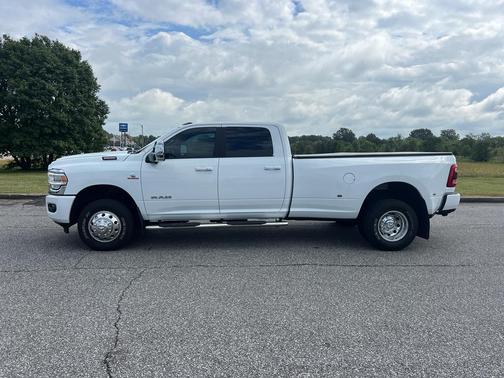 2024 RAM 3500 Laramie Crew Cab 4x4 8' Box