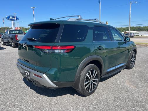 2023 Nissan Pathfinder Platinum FWD