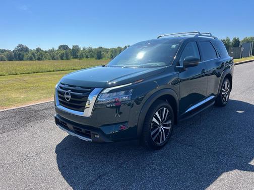 2023 Nissan Pathfinder Platinum FWD