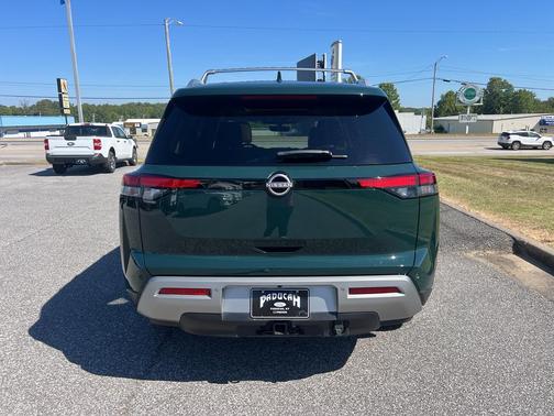 2023 Nissan Pathfinder Platinum FWD