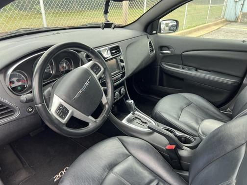 2012 Chrysler 200 Limited