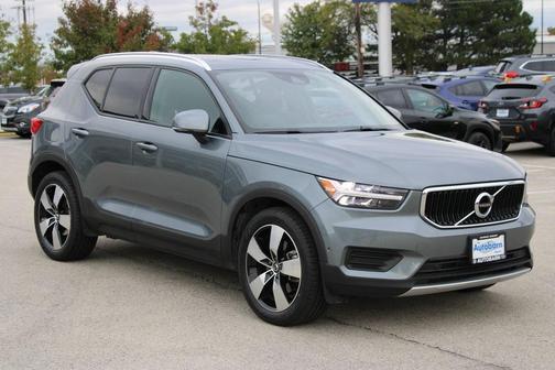 2019 Volvo XC40 T5 Momentum
