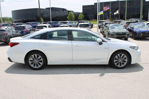 Pearl 2020 Toyota Avalon Hybrid XLE Plus