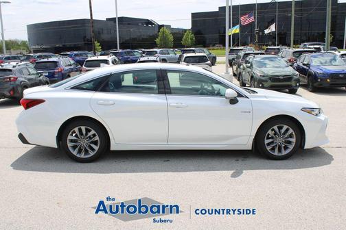 Pearl 2020 Toyota Avalon Hybrid XLE Plus