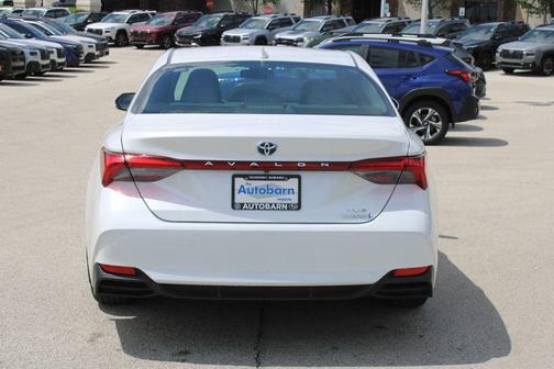 Pearl 2020 Toyota Avalon Hybrid XLE Plus