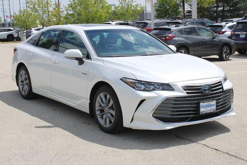 Pearl 2020 Toyota Avalon Hybrid XLE Plus
