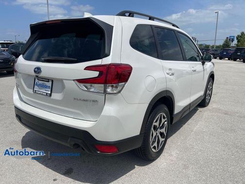 Crystal White Pearl 2023 Subaru Forester Premium