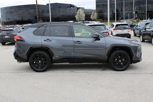 2022 Toyota RAV4 Hybrid SE