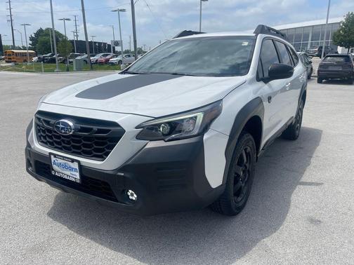 Crystal White Pearl 2022 Subaru Outback Wilderness