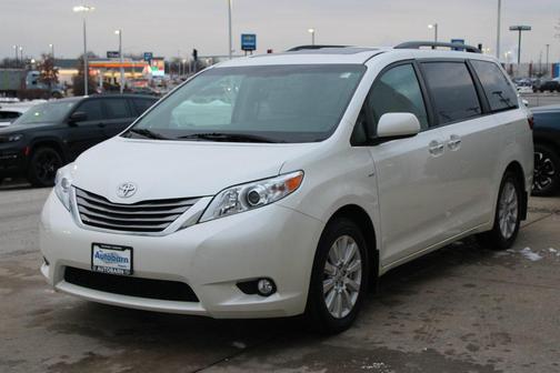 2017 Toyota Sienna XLE