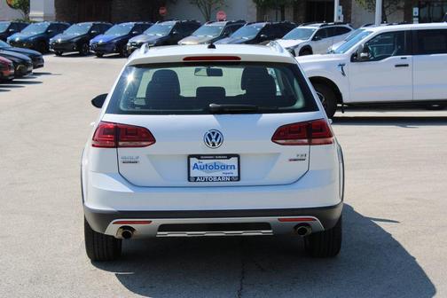 2017 Volkswagen Golf Alltrack TSI S