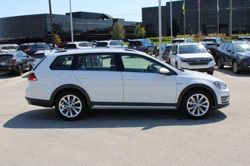 2017 Volkswagen Golf Alltrack TSI S