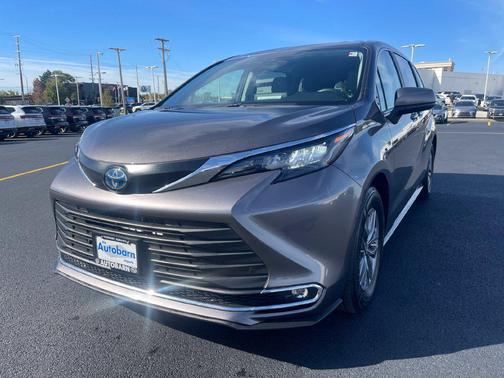 Predawn Gray Mica 2024 Toyota Sienna XLE