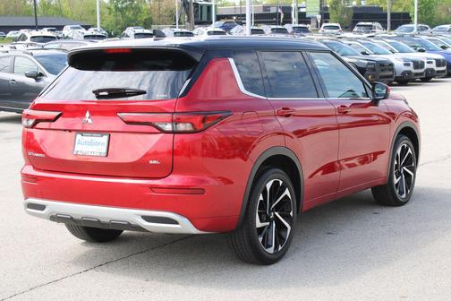 Red Diamond/Black Roof 2024 Mitsubishi Outlander SEL