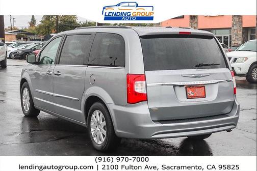 2016 Chrysler Town & Country Touring