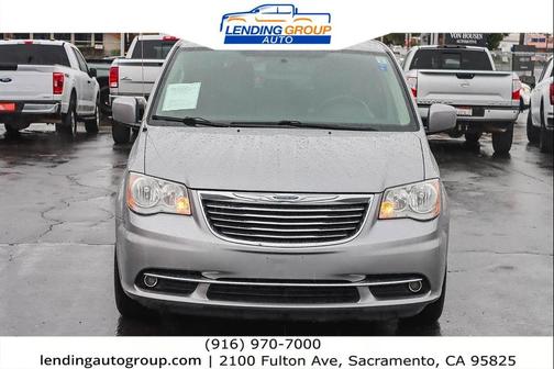 2016 Chrysler Town & Country Touring