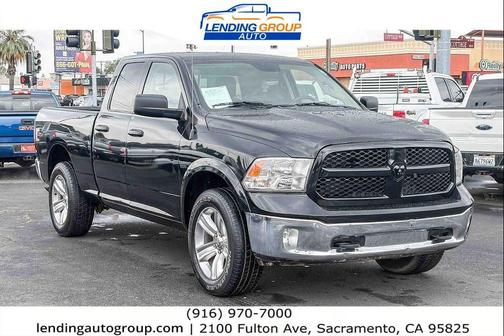 Brilliant Black Crystal Pearl 2017 RAM 1500 SLT