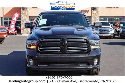 Brilliant Black Crystal Pearlcoat 2017 RAM 1500 Sport