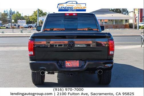 Brilliant Black Crystal Pearlcoat 2017 RAM 1500 Sport