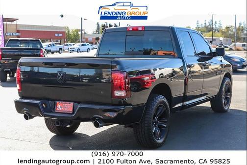 Brilliant Black Crystal Pearlcoat 2017 RAM 1500 Sport