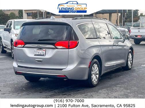 2017 Chrysler Pacifica Touring-L