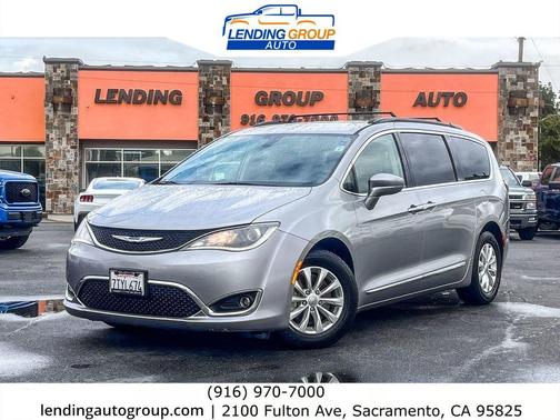 2017 Chrysler Pacifica Touring-L