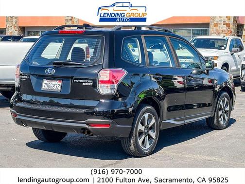 Crystal Black Silica 2017 Subaru Forester 2.5i