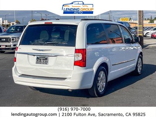 2016 Chrysler Town & Country Touring