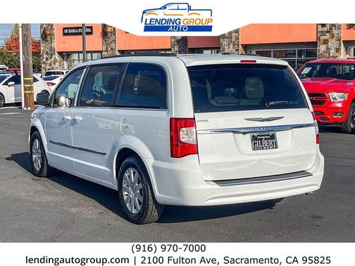 2016 Chrysler Town & Country Touring