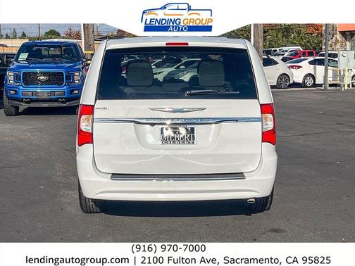 2016 Chrysler Town & Country Touring