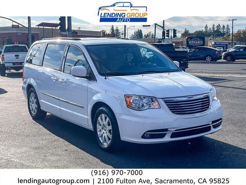 2016 Chrysler Town & Country Touring