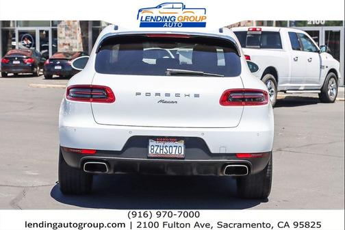 2017 Porsche Macan Base (PDK)