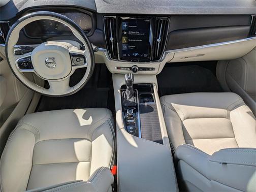 2017 Volvo V90 Cross Country T6