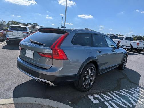 2017 Volvo V90 Cross Country T6