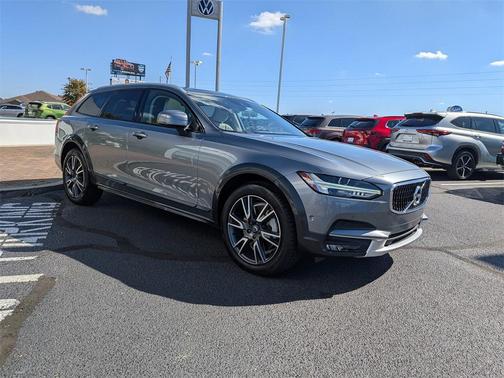 2017 Volvo V90 Cross Country T6