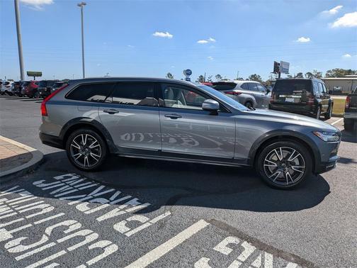 2017 Volvo V90 Cross Country T6