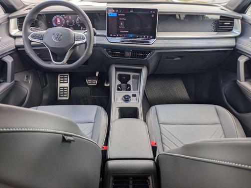 deep black pearl 2026 Volkswagen Tiguan 2.0T SE R-Line Black 4MOTION