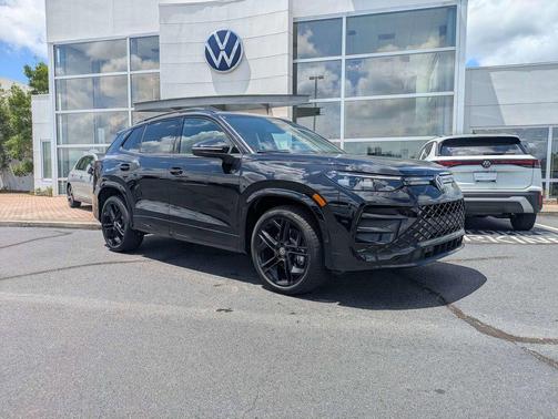 deep black pearl 2026 Volkswagen Tiguan 2.0T SE R-Line Black 4MOTION
