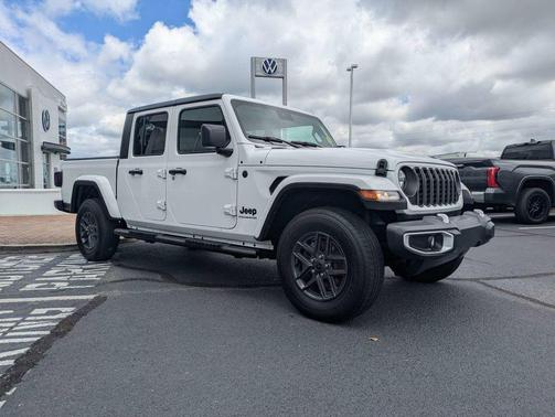 Bright White Clearcoat 2024 Jeep Gladiator Sport S