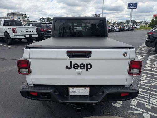 Bright White Clearcoat 2024 Jeep Gladiator Sport S