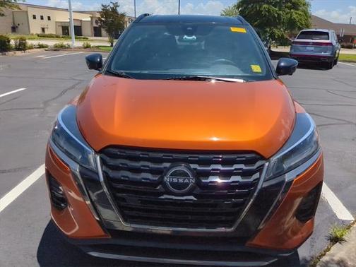 2022 Nissan Kicks SR