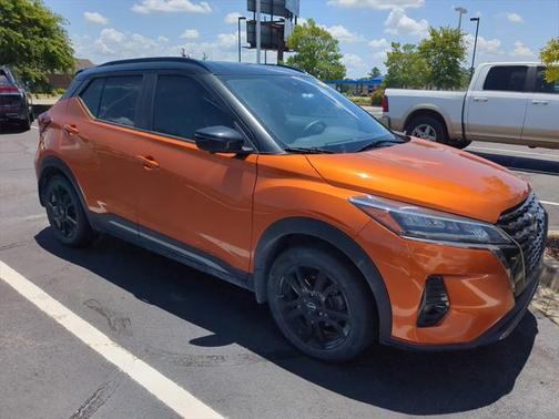 2022 Nissan Kicks SR