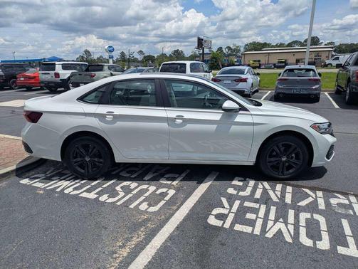 Opal White Pearl 2024 Volkswagen Jetta 1.5T SE