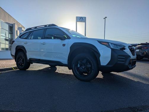 Crystal White Pearl 2022 Subaru Outback Wilderness