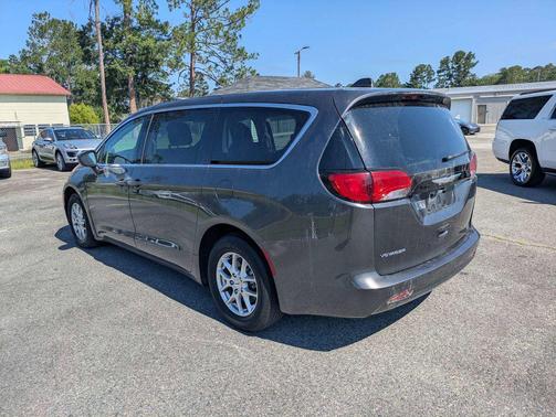 Granite Crystal Metallic Clearcoat 2023 Chrysler Voyager LX