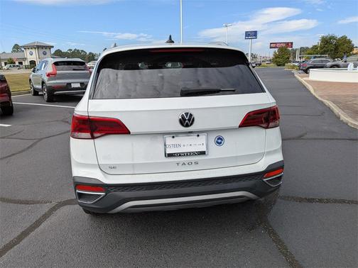 2024 Volkswagen Taos 1.5T SE