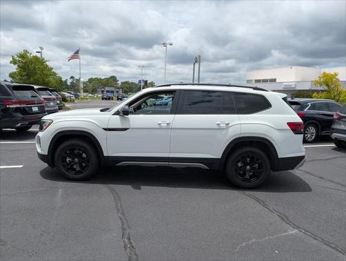 2025 Volkswagen Atlas 2.0T Peak Edition