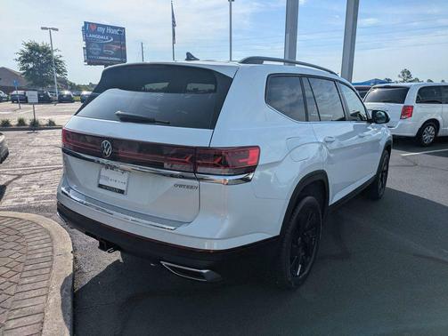 opal white pearl 2026 Volkswagen Atlas 2.0T SE w/Technology