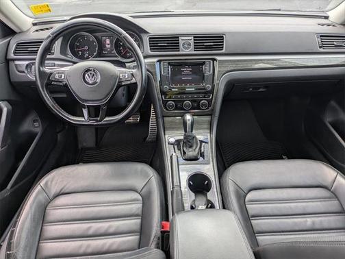 2017 Volkswagen Passat 1.8T SEL Premium