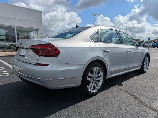 2017 Volkswagen Passat 1.8T SEL Premium